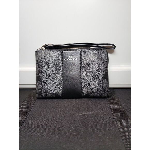 COACH CORNER ZIP WRISTLET (SILVER/BLACK SMOKE) - Picture 1 of 5